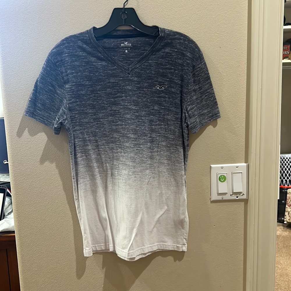 Men’s xs ombré blue to white hollister shirt